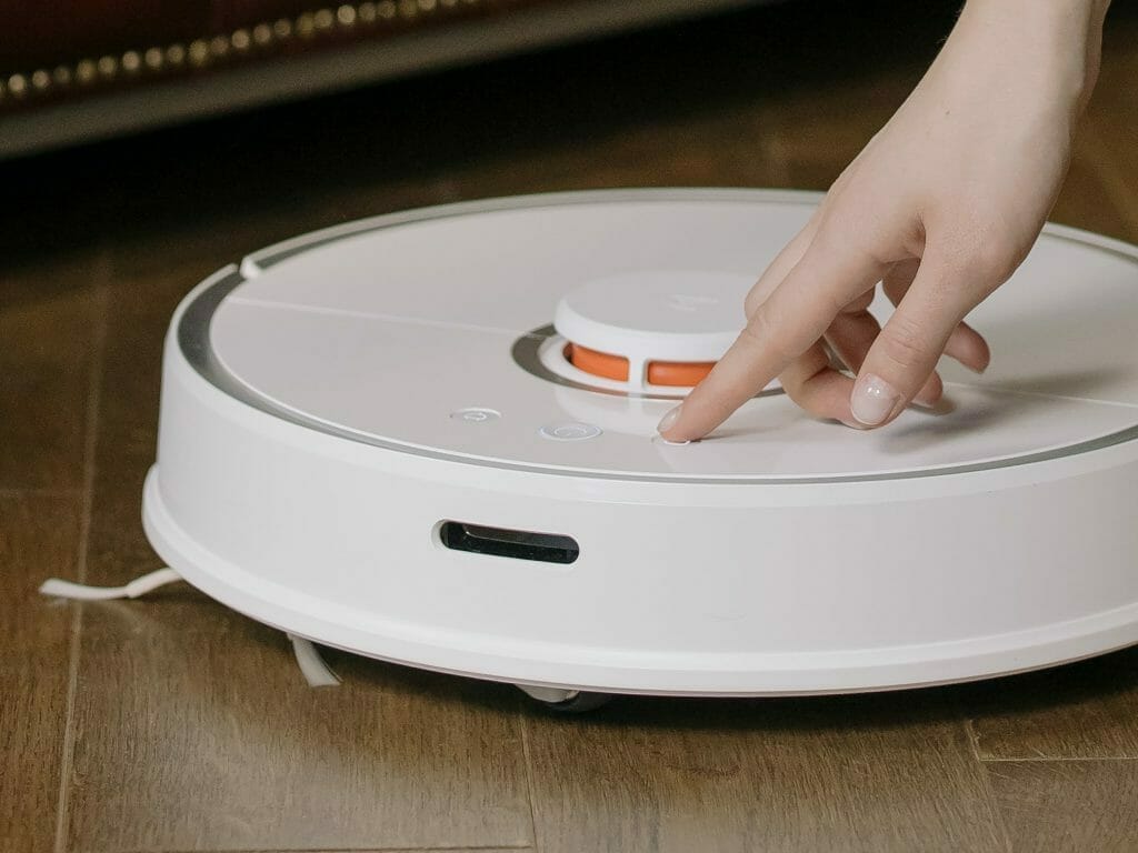 Best Robot Vacuum For Pet Hair on Bare Floors